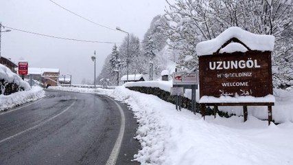 Uzungöl'e martta kar yağdı, seyirlik manzaralar oluştu