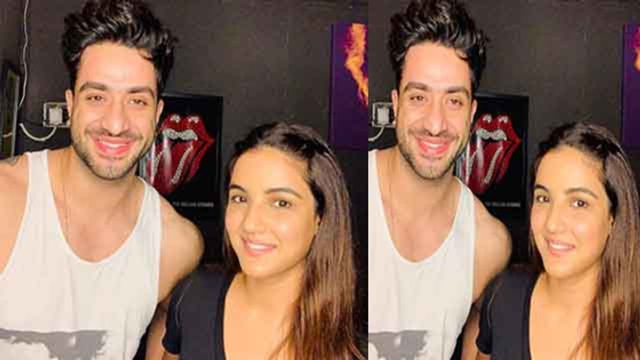 Jasmin Bhasin और Aly Goni fans की Demand पर ला...