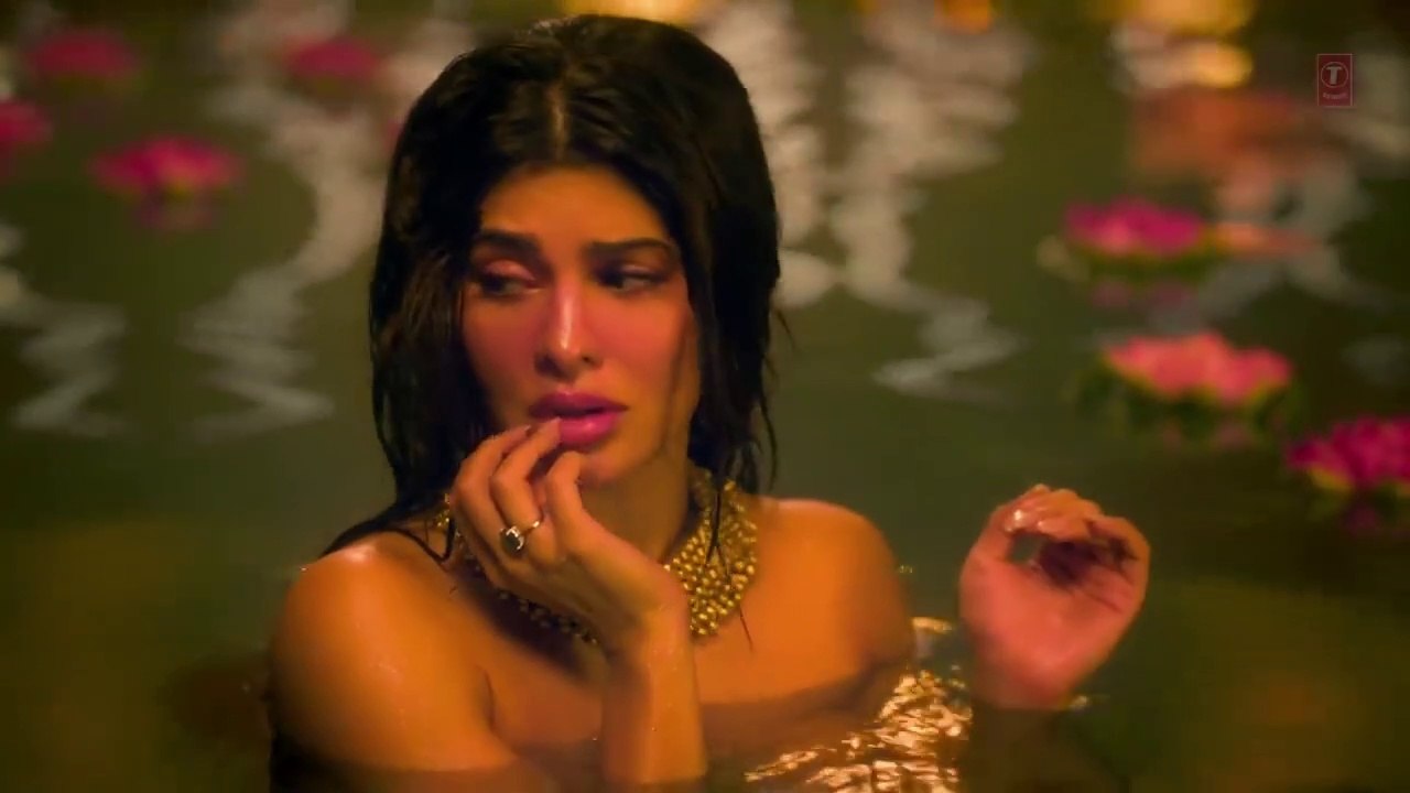 Mere Angne Mein  Jacqueline F Asim Riaz  Neha K...