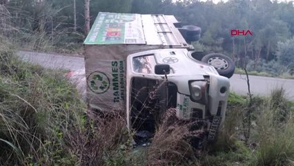 OSMANİYE Ambalaj atığı toplama kamyoneti devrildi: 4 yaralı