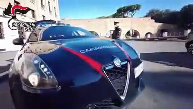 Roma - Spaccio di droga a La Rustica 2 arresti. Vicini di casa applaudono carabinieri (27.03.21)