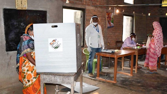 West Bengal records 70.17% voter turnout till 3 pm