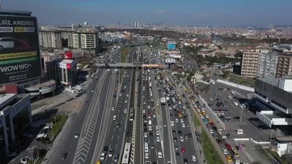 İstanbul'da kısıtlamasız cumarteside sahil ve caddelerde hareketlilik gözlendi