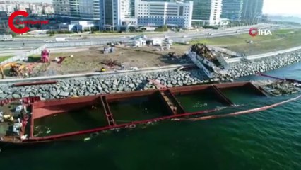 Zeytinburnu'nda kıyıya vuran geminin parçalanma işlemleri havadan görüntülendi