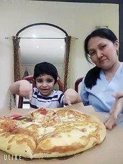 eating pizza with my alaga