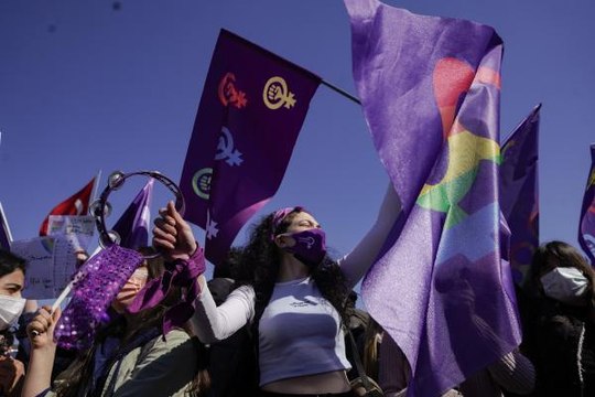KADIKÖY'DE İSTANBUL SÖZLEŞMESİ FESHİNE PROTESTO