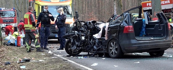 Brandenburg: Nach 1. Std. aus Unfallwagen gerettet werden