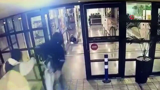 - Şili’de kuyumcuya balyoz ve silahlı soygun girişimi- Soygun girişimi kamerada