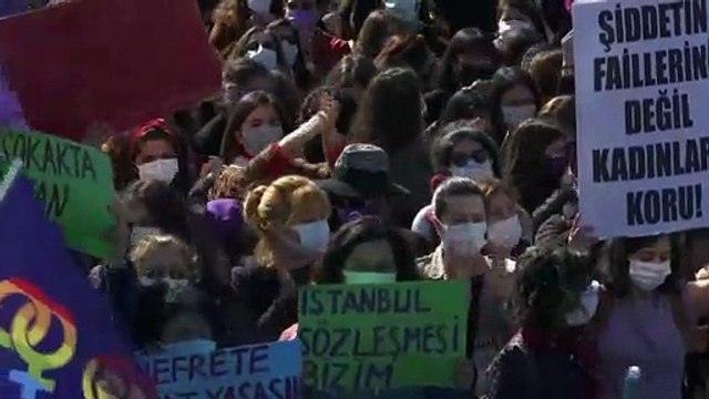 Violenza sulle donne: proteste in Turchia contro il presidente Erdogan