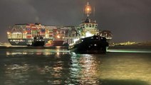 Süveyş Kanalı'nda karaya oturan konteyner gemisi kurtarma çalışmalarında 30 metre hareket ettirildi