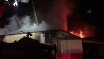 Son dakika haberi: Ambalaj fabrikasında çıkan yangına müdahale ediliyor