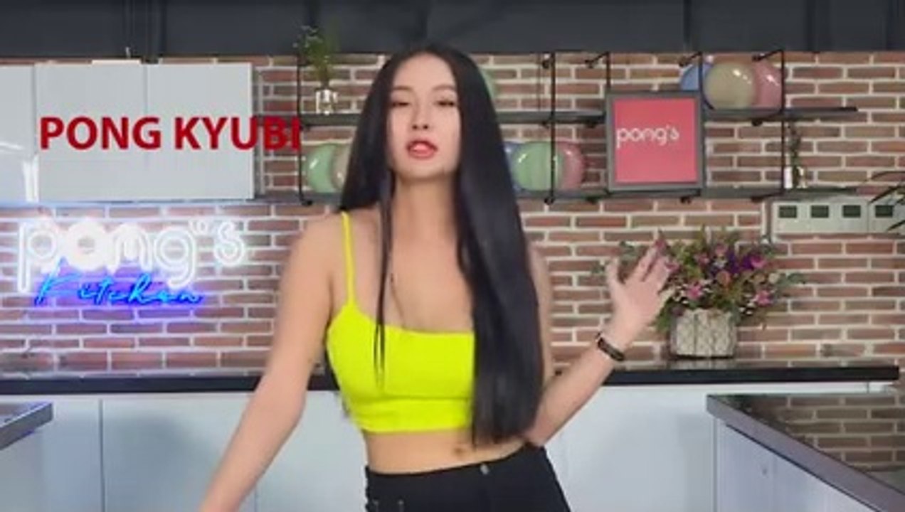 Pong's kitchen - How To Cook Steamed Bean Curd (Tofu) with Shallot Oil - Beautiful girl Cooking