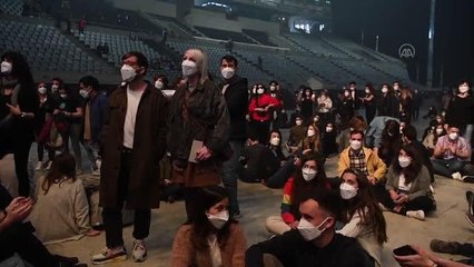 Son dakika haberi | İspanya'da Kovid-19 salgını döneminde sosyal mesafesiz ilk konser yapıldı