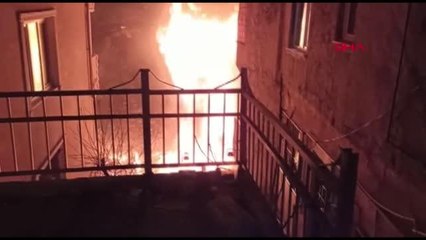 İSTANBUL-KAĞITHANE'DE 4 KATLI BOŞ BİNA ALEV ALEV YANDI