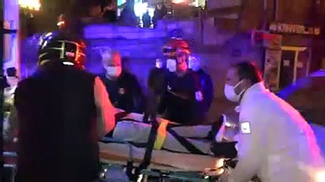 Otomobille çarpışan ambulans devrildi