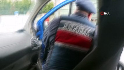 Yol verme tartışmasına girip trafiği böyle tehlikeye soktular