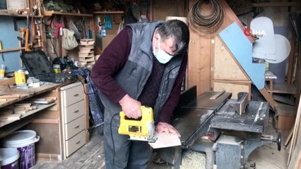 Yaklaşık bir asırdır bu marangoz atölyesinde üretim devam ediyor