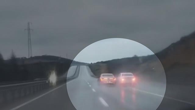 Yol verme tartışmasına giren sürücüler trafiği böyle tehlikeye soktular, 'şakalaşıyorduk' dediler