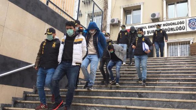 Son dakika! İSTANBUL'DA EVLERDEN 1 MİLYON 500 BİN LİRALIK HIRSIZLIK YAPAN ÇETE YAKALANDI HIRSIZLIK ANLARI KAMERADA