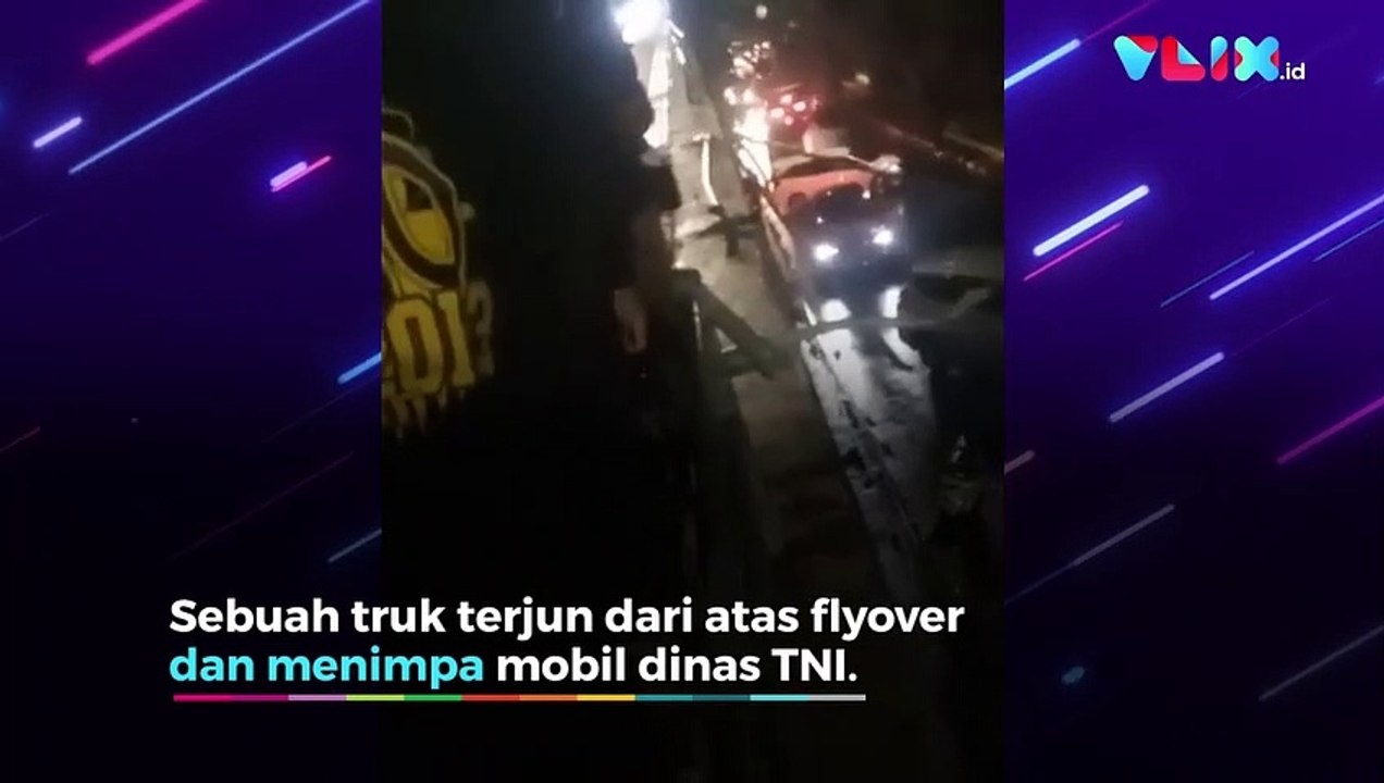 Tragis! Truk Terjun Bebas Menimpa Mobil TNI Sampai Ringsek