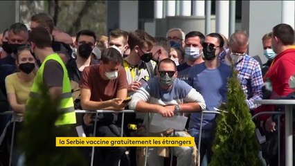 Serbie : les habitants des pays voisins affluent pour se faire vacciner