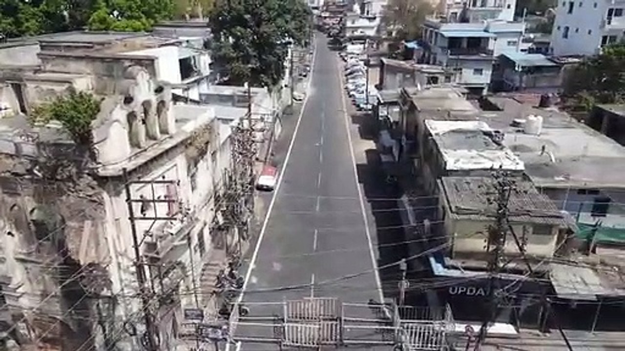 रविवार लॉकडाउन में सड़कों पर सन्नाटा, भोपाल पुलिस ड्रोन कैमरे से कर रही निगरानी,  वाहन चालकों से हो रही पूछताछ