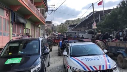 Son dakika gündem: Germencik'te traktör sürücülerine reflektör dağıtıldı