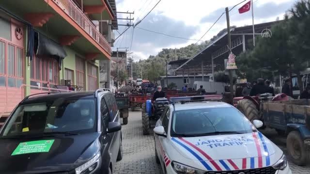 Son dakika gündem: Germencik'te traktör sürücülerine reflektör dağıtıldı