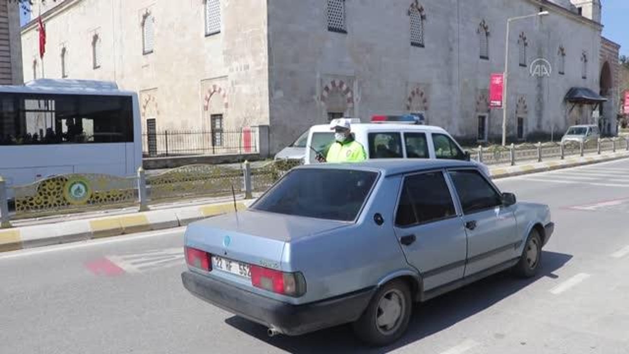 Kovid-19'da "çok yüksek riskli" iller arasındaki Edirne'de denetimler yoğunlaştırıldı
