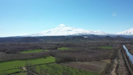 (DRONE) "Türkiye'nin çatısı" Ağrı Dağı beyaza büründü