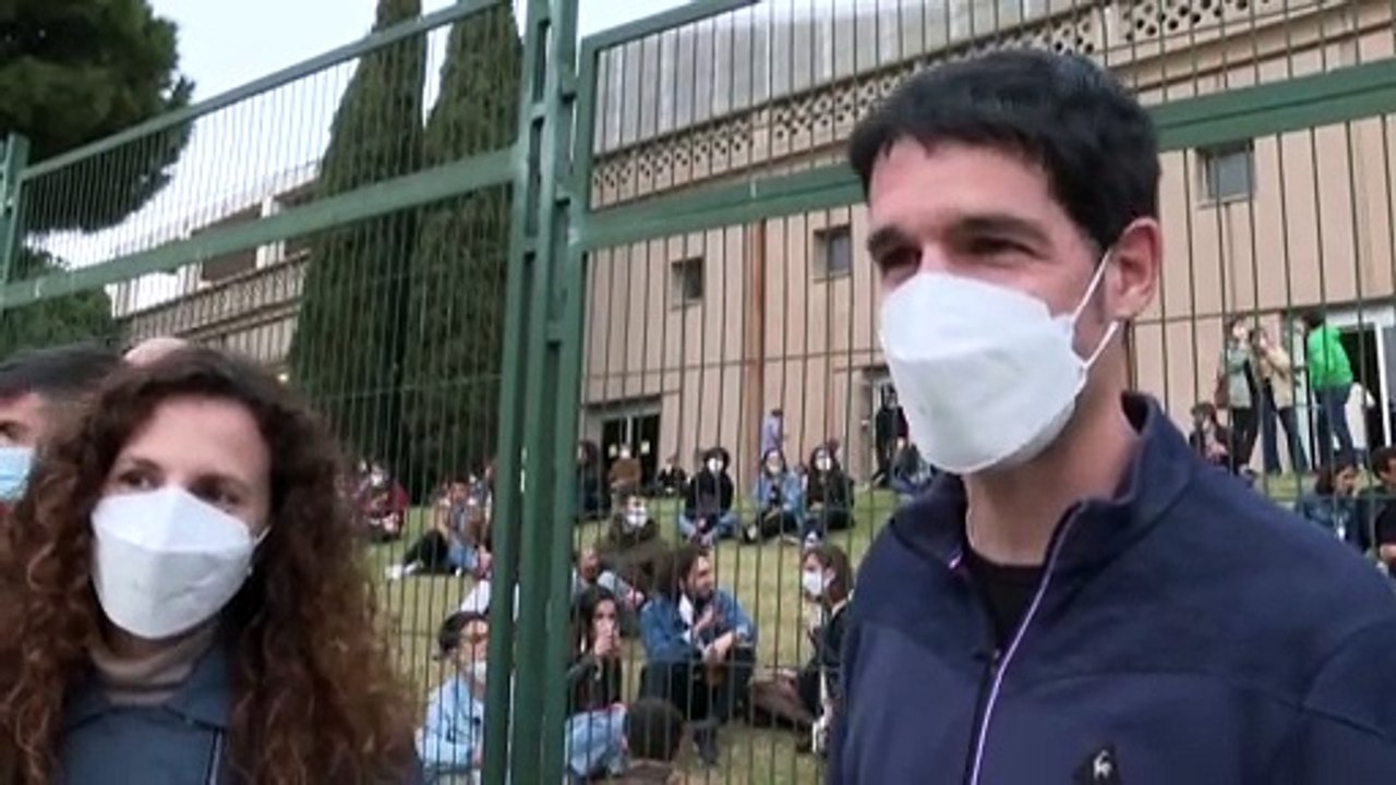 Βαρκελώνη: Γεύση επιστροφής στην κανονικότητα - Ροκ συναυλία με 5.000 θεατές