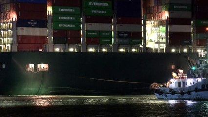 Κλειστή για έκτη ημέρα η Διώρυγα του Σουέζ - Μετακινήθηκε 30 μοίρες το "Ever Given"