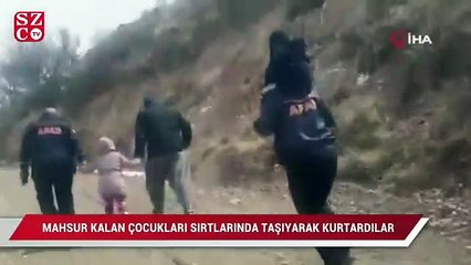 Mahsur kalan çocukları sırtlarında taşıyarak kurtardılar