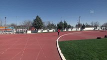 DİYARBAKIR - Balkan Yürüyüş Şampiyonası'na damga vuran milli atletler çiçeklerle karşılandı