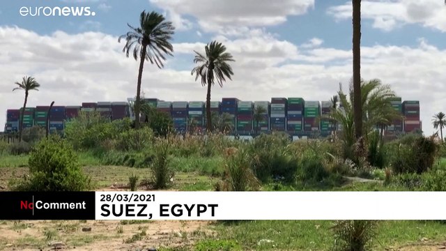 Süveyş Kanalı'nı tıkayan dev gemiyi kurtarma çalışmaları sürüyor