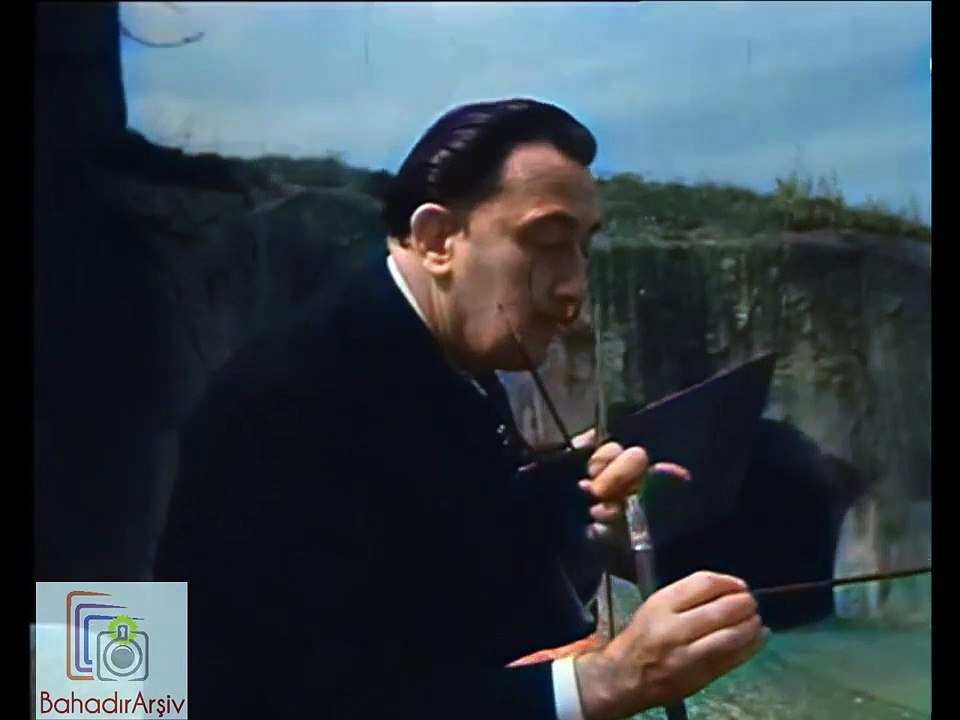 Colorized video of Salvador Dali! / Ressam Salvador Dali'nin renklendirilmiş görüntüleri!