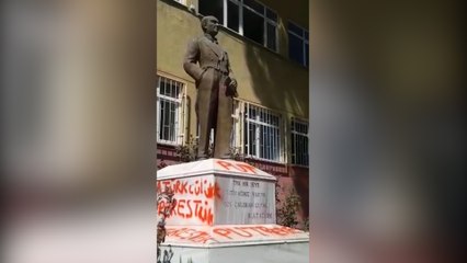 Atatürk büstüne kin dolu saldırı