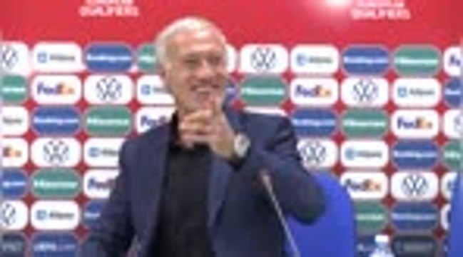 Bleus - Deschamps s'amuse d'une question sur Benzema