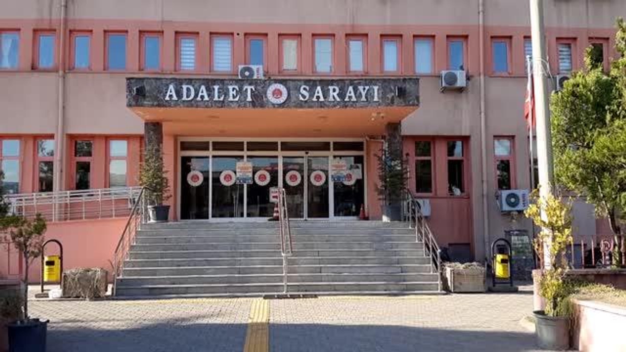 Polise mukavemet gösterdiği iddiasıyla gözaltına alınan kişi ile 2 yakını serbest bırakıldı