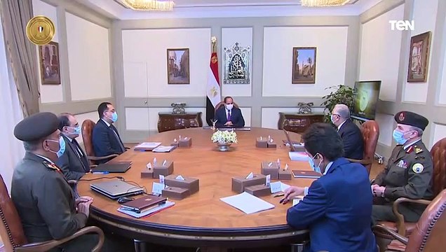 الرئيس عبد الفتاح السيسي يجتمع برئيس مجلس الوزراء وعددٍ من المسئولين