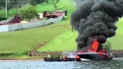 下载视频: Lancha fica destruída ao pegar fogo nas Marinas de Boa Vista