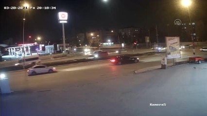 Son dakika: Ambulansla otomobilin çarpıştığı kazada 7 kişi yaralandı