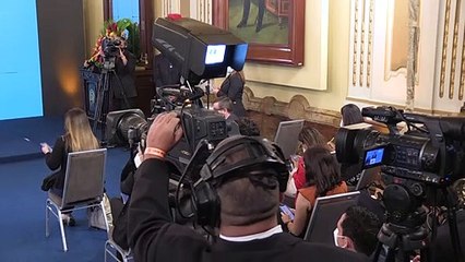 Caracas acusa a Facebook de "totalitarismo digital" por bloquear página de Maduro