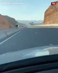 لحظة اصطدام فتاة طريق الجلالة