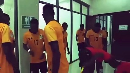 Zambie Algérie: Arbitre refait les lacets