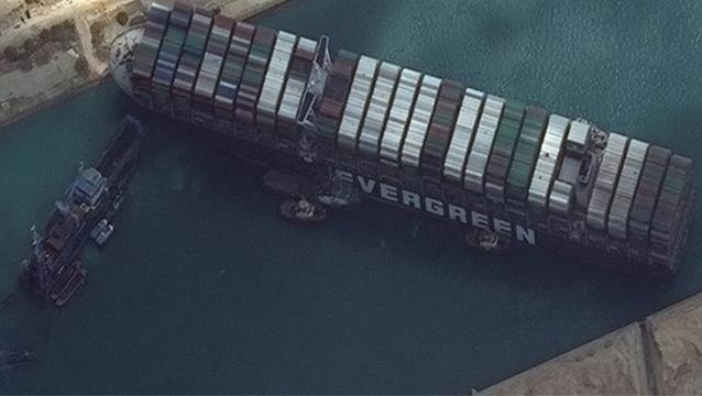 Süveyş Kanalı'nı tıkayarak dünya ticaretine ağır darbe vuran Ever Given gemisi çalışmaların 7. gününde kurtarıldı