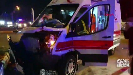 Ambulansla otomobil çarpıştı: 7 yaralı