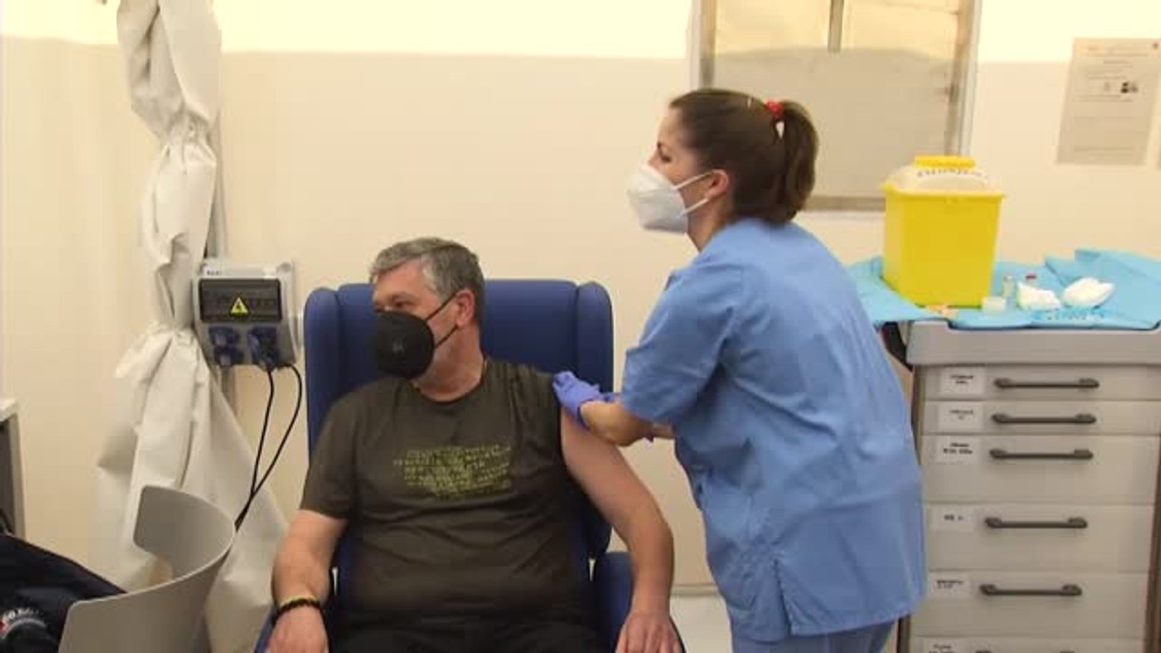 La vacunación avanza lenta pero "cumpliendo los objetivos marcados"