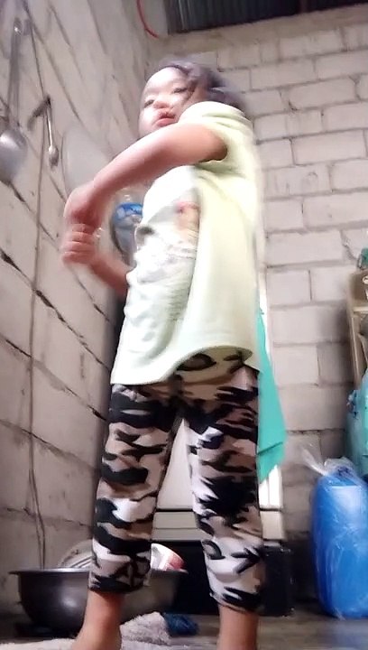 May sarili syang Steps 
