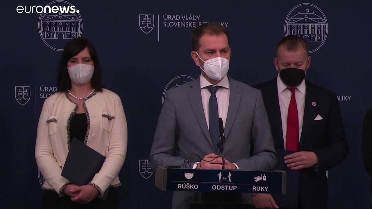 Вакцина и политика: словацкий премьер ушел в отставку